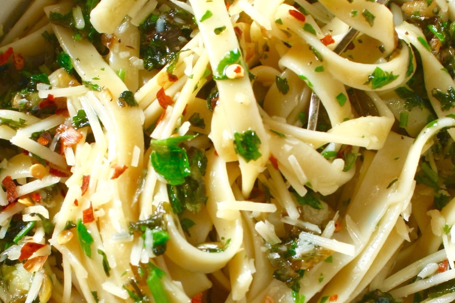 Easy Pasta with Garlic, Olive oil, Parsley & Pecorino cheese